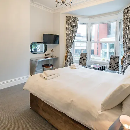 The Camberley Guest house 4*