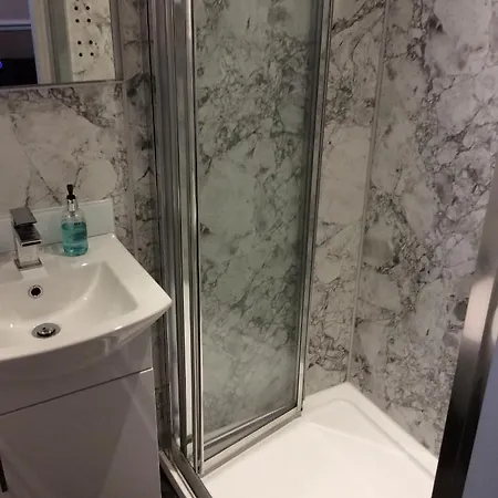 The Camberley 4* הרוגייט