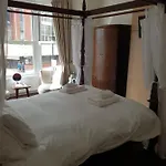 بيت ضيافة The Camberley