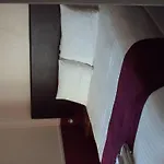 The Camberley بيت ضيافة 4*