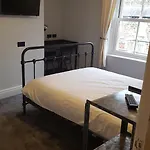 The Camberley بيت ضيافة