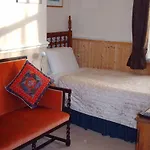 The Camberley بيت ضيافة 4*