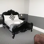 بيت ضيافة The Camberley 4*