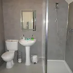The Camberley بيت ضيافة