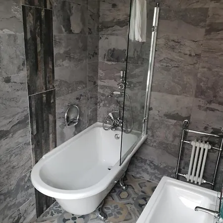 The Camberley Guest house 4*