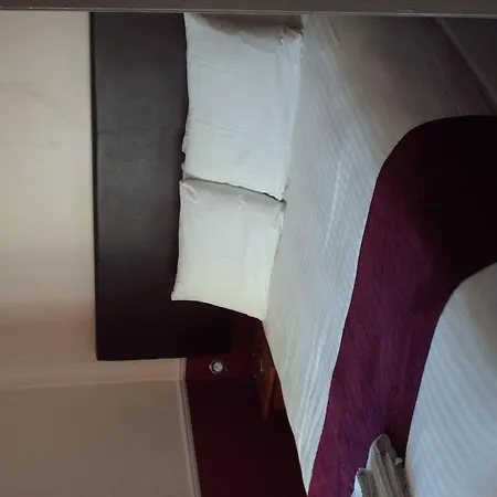 The Camberley Pensión 4*